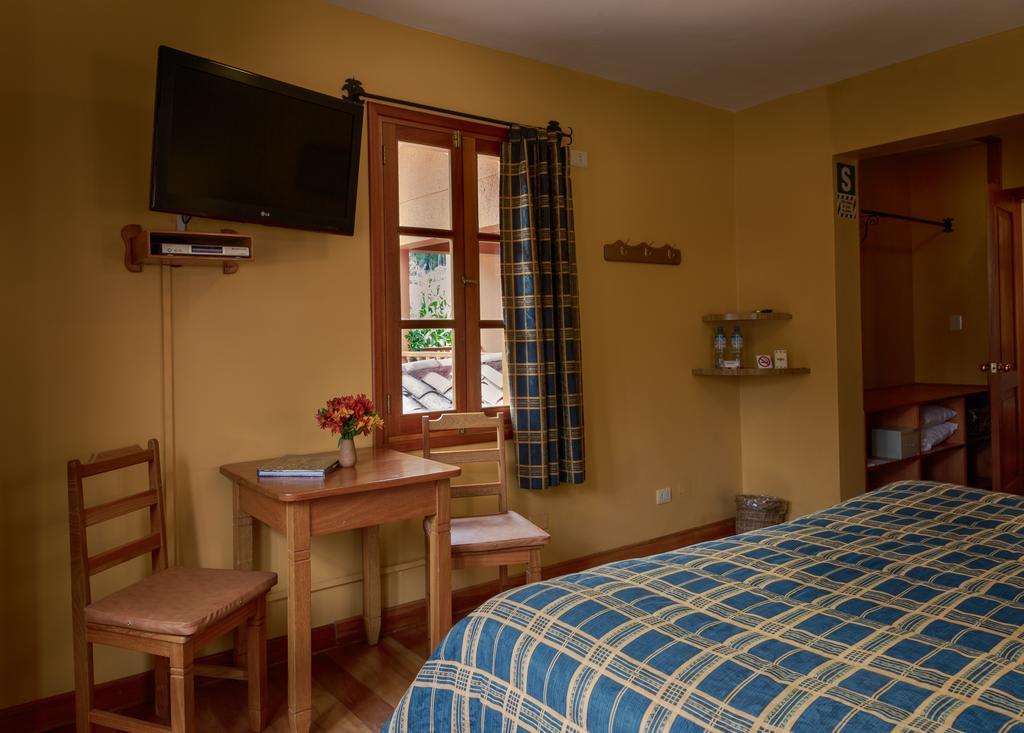 Hotel Pakaritampu Олантаятамбо Екстериор снимка
